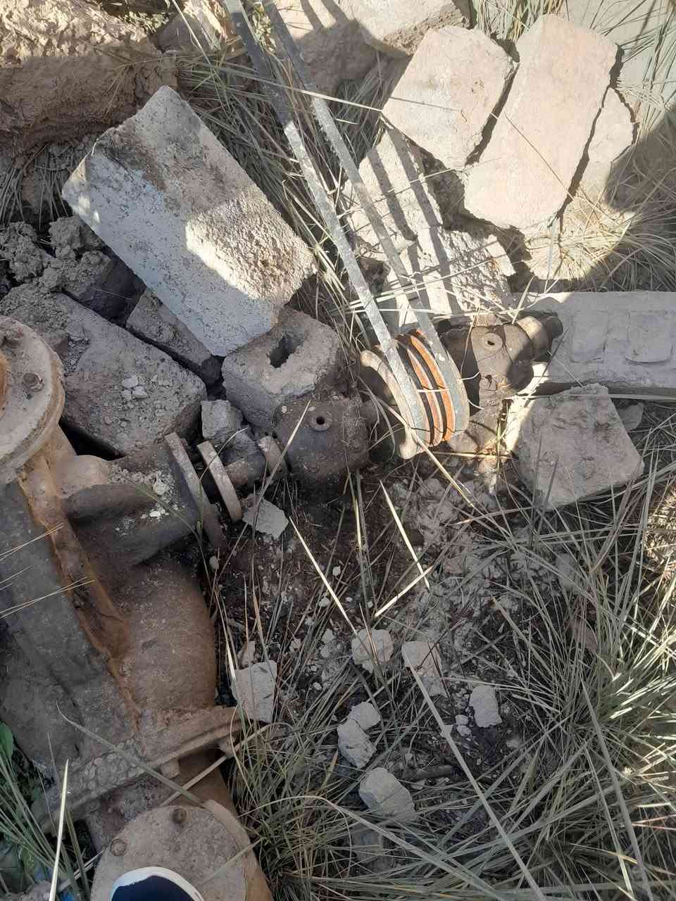 للبيع ماطور انكليزي القديم عدد الدورات الف +خنزيره ستانبوش ويه طرح تقريبا ٣٠ متر جاهز شغال 
***********
***********
