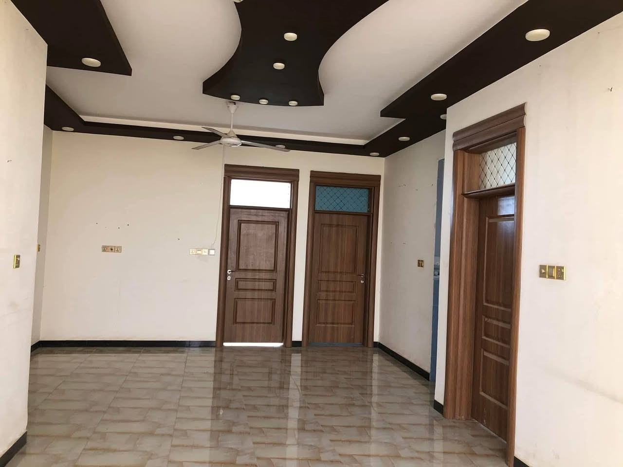 السلام عليكم
بناية للايجار بالكامل /الديوانية موقع ممتاز
بحي الجامعه الشارع العام مقابيل جامعة القادسية البناية ركن
موقع ممتاز 
تصلح عدة مشاريع..خاصة كمجمع طبي او مطعم او مول تسوق او مذخر ادوية  او مركز تجميل موقع ممتاز مقابيل الجامعه 
مساحة ٢١١ متر٣ طوابق الارضي بيه غرف مصممه كبيت او عيادات و٣ محلات كبار
وطابقين اول وثاني البناية مزوده بمصعد….
🎈ايجار الشقق تجاري فقط وليس سكن🎈
للاستفسار الاتصال على الارقام التاليه
 *********** أو ***********
او مراجعة مـكـتب احـمـد الموسوي للعقار الديوانية حي الجامعة الشارع الرئيسي بداية شارع 15 
#الديوانية
#الحلة
#النجف
#كربلاء
#تجاري
#ايجار
#مشروع
#مشاريع
#مجمع
#طبي
#عيادات
#صيدلية
#مطعم
#كوفي
#ترفيه
#گازينو
#مذخر
#تجميل
#مركز
#منزلية
#مطعم
#حيوي
#شركات
#مكاتب
#مقاولات
