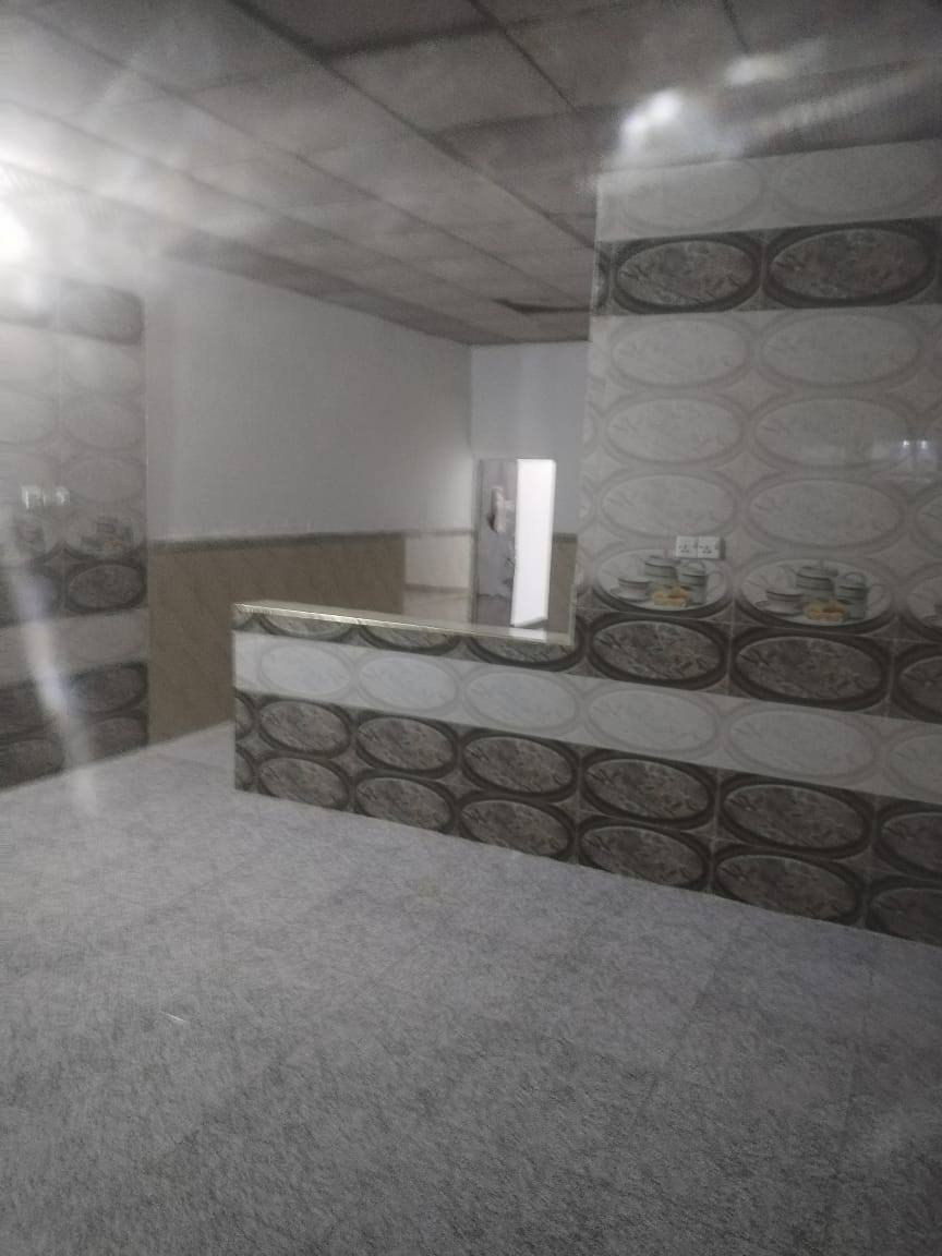 بيت ١٠٠ م طابق واحد نقص فقط الاستقبال أبظهر السايدين قرب أسواق أبوعلي حي الجامعه رقم الهاتف ***********
