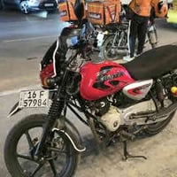 دراجه بوكسر موديل ٢٢ مسجله ٢٠ سنويه و رقم بأسمي تحويل ثاني يوم الدراجه...