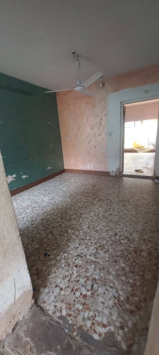 بيت للايجار الموقع حله ابي غرق /حي السلام 
(الـتفـاصـــيل البـيــت)
   مشتمل للايـــــــــــجار المساحه 90م 
غرفة نوم وصالة ومطبخ وصحيات داخليه وخارجيه 
مطلوب عائله صغيره 

سعر الايجار 200 الف 
 
للاستفسار الاتصال على الرقم 

***********
