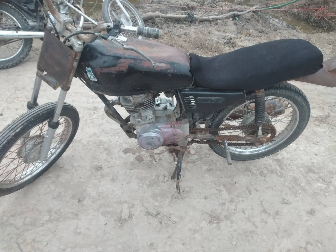 سلام عليكم دراجه لبيع سعر ٢٠٠وبيها مجال رقمي ***********
