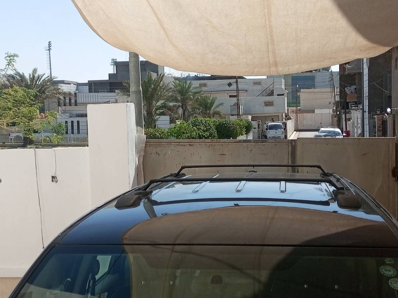 السلام عليكم ورحمه للبيع فقط دون كرفان 17رقم شمالي جديده بسمي رقم اربيل محرك وكير  على وضع الشركه ما 
اتخلى عليها ولا دينار رقم انكليزي
تشغيل عن بعد 
نظام ايكو 
شاشه كبيره 
كاميرا خلفيه 
لا يت زنون 
ثلاث قطع تبريد 
كم كهربائي ست قطع 
ويك اب جي تي 
مثبت سرعه 
تحكم السيري 
حادثه كلش خفيف نص كامل بدون ايرباك 
سعر المطلوب 170 وبيها مجال 
مكان السياره الانبار الرمادي 
بها سونار 
رقم ***********
