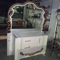 ميز تواليت • نضافة ٩٠٪ • قابل تفاوض