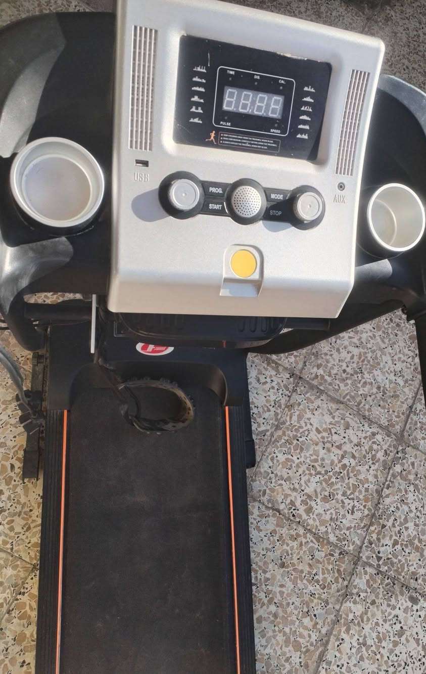 كربلاء حي العسكري 
سلام عليكم جهاز جري نضيف مع ملحقاته جهاز تنشيف دهون 
 اخو جديد للبيع
***********
