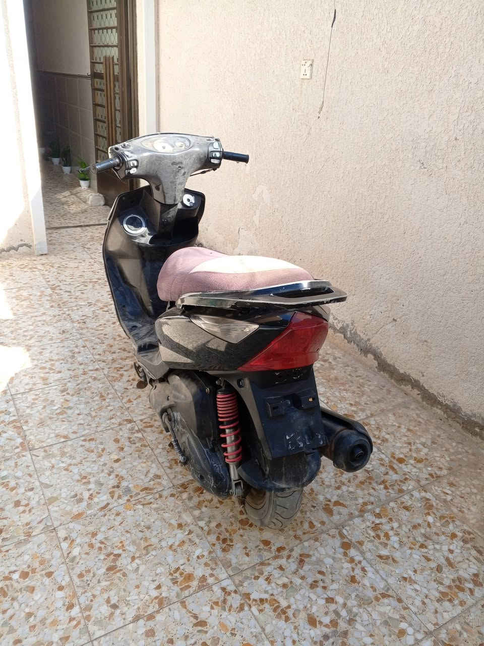 اسلام عليكم دراجة ثعلب للبيع عاطلة السعر ١٥٠ فقل *********** علمن دراجة جانت شغالة و ناعمة وسريعة وكل الكهربايات  شغالة فجة طفت ابيع هل موجود عنوان بغداد الحسينية مال راشدية
