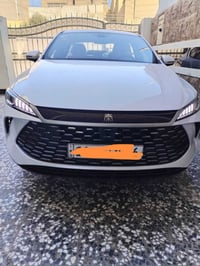 بي واي دي 2025 سياره أبيض وداخلها أبيض على وضع الشركة أغراضها كامله بص...