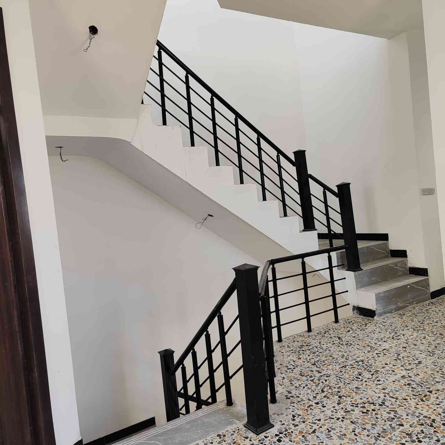 السلام عليكم
بيت للبيع الصقلاوية كاع الكبيسي المساحة 150متر 4غرف نوم طابو زراعي موقع جيد جداً بناء طابوك 
السعر 100وبي مجال 
***********
