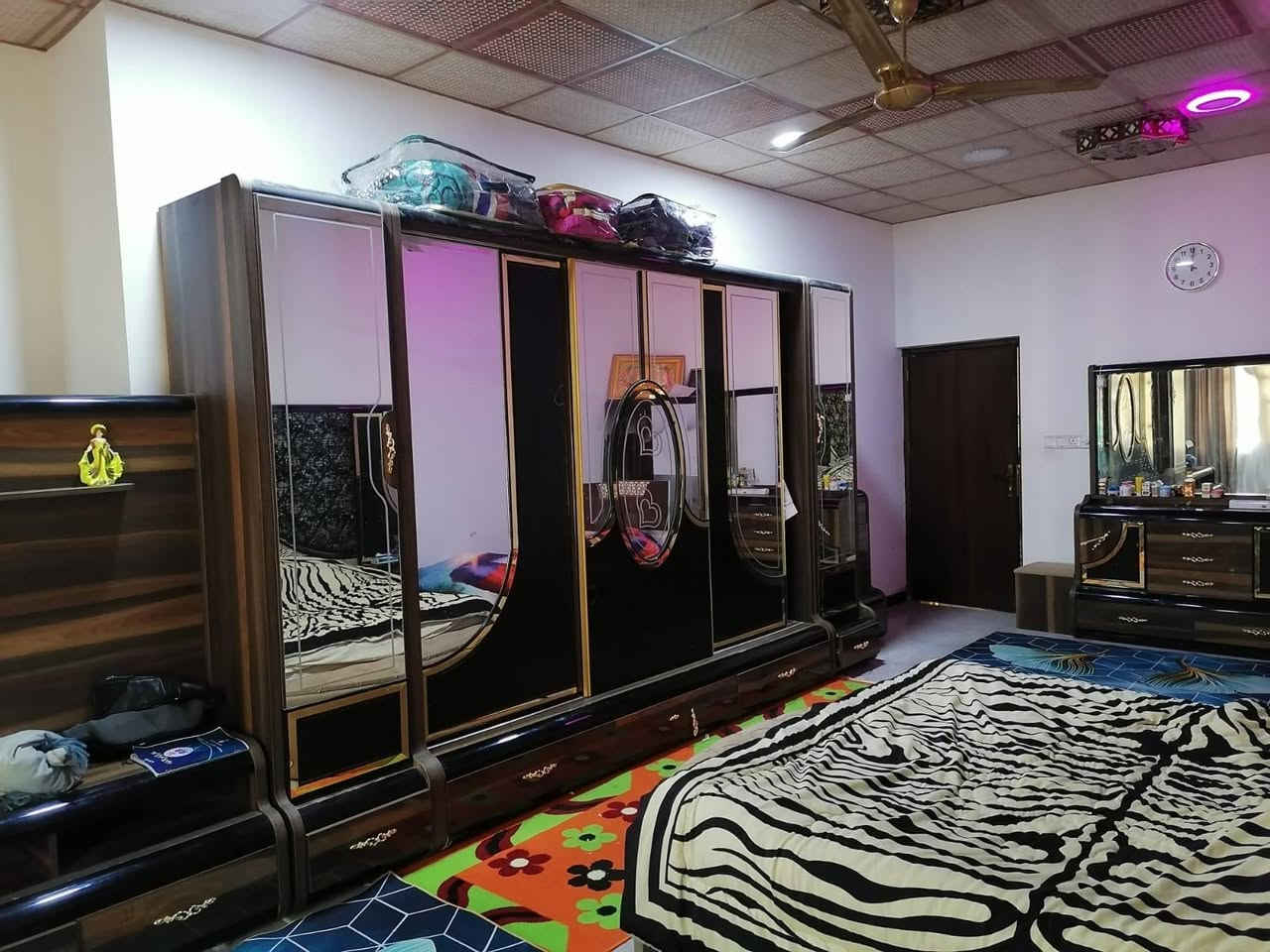 بسم الله الرحمن الرحيم يعلن مكتب عقارات الاخوين عن دار للبيع بصره قضاء شط العرب الكباسي الصغير مساحه 200 متر ركن شارع 10 متر تبليط طابو صرف زراعي بسم عراقي طابقين استقبال مطبخ صالتين اربع غرف صحيات داخليه وخارجيه للستفسار على رقم ***********
