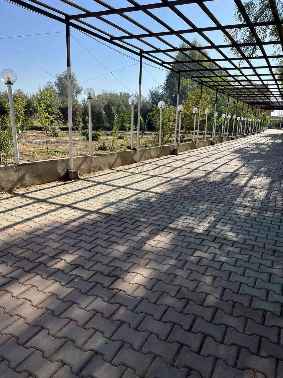 سلام عليكم
عندي مزرعة بچيمن كركوك 

مساحة دونم وربع

تحتوي على بيت كامل مثل الي بالصور ومسبح وغرف عدد ٣ وصحيات ٢ طابقين وبلكونه

السعر ١٠ دفاتر 

للأستفسار 

‭٠٧٧١ ٤٢٨ ٢٤٥٢‬

‏‭‬
