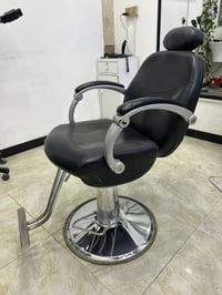 ٣ كراسي • ٣ عرباين • ٢ رف