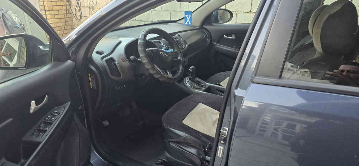 للبيع كيا سبورتج 2015 ✨
🚘 وارد أمريكي، ماشية فقط 97 ألف ميل
🔧 مبدلة بيها جاملغ + بنيد (شغل مرتب)
 تخم تاير جديد
صدر جديد
 باتري جديد 
 السيارة بأسمي تحويل مباشر رقم واسط
سيارة اقتصادية، عملية، ونظيفة.
مكان السياره الكوت 
السعر ١٣٠ 
📞 للاستفسار 
***********
