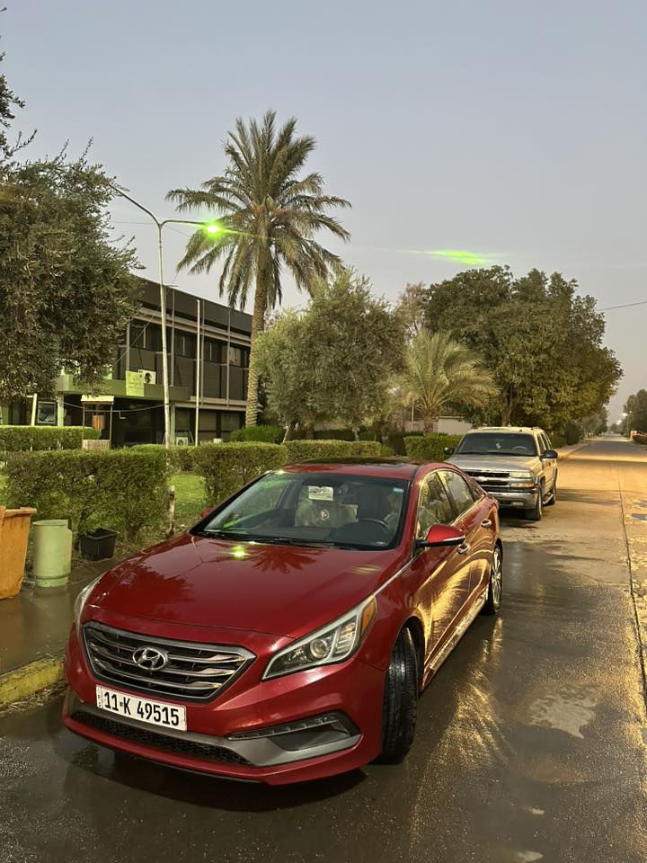 سلام عليكم سوناتا ٢٠١٧ وارد امريكي
سبورت لمتد بجم كبس بصمة ابواب وصندوق فتحة سقف كشن كهرباء شاشة جبيرة بلاد ابل كار بلي+اندرويد اوتو 
كامرة تدفئة كشنات تحكم ستيرن جهتين كروز سرعة اضاءة ترحيب باليدات اشاير بالمري جنطة ذكية تتقرب عليها تنفتح لد امامي محرك وكير مكفول من الفتح فقط الكيس بدلت اويل بم الصغير لان البلادي معروف عنه يوكف فجأة رقم بغداد دولي باسمي دواخل عسلي جلد+مخمل تخم تاير جديد صدر جديد بيها ملاحظات حالوب وشويه جراد خفيف بالقمارة اذا تتبولش ميبين بعد بس اني ممسوي سعر ١٢٧ بيها مجال *********** ديالى/بعقوبة السونار مرفق
