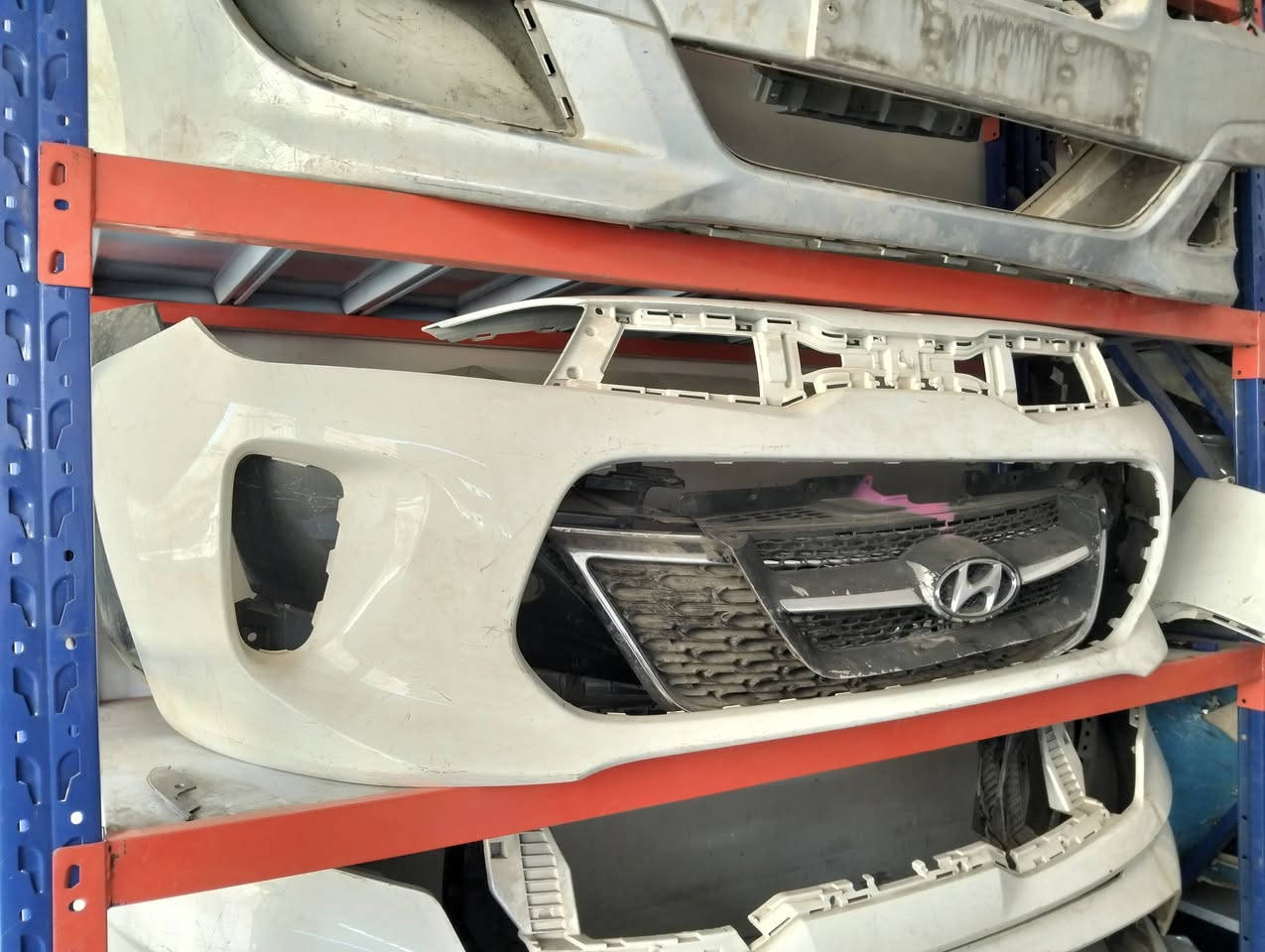 السلام عليكم دعاميات كيا ريو من موديل 19 إلى 21 اصلي  تفصيخ  تريد كامل تريد فارغ هم موجود السعر 125 الف  استفسار *********** بغداد
