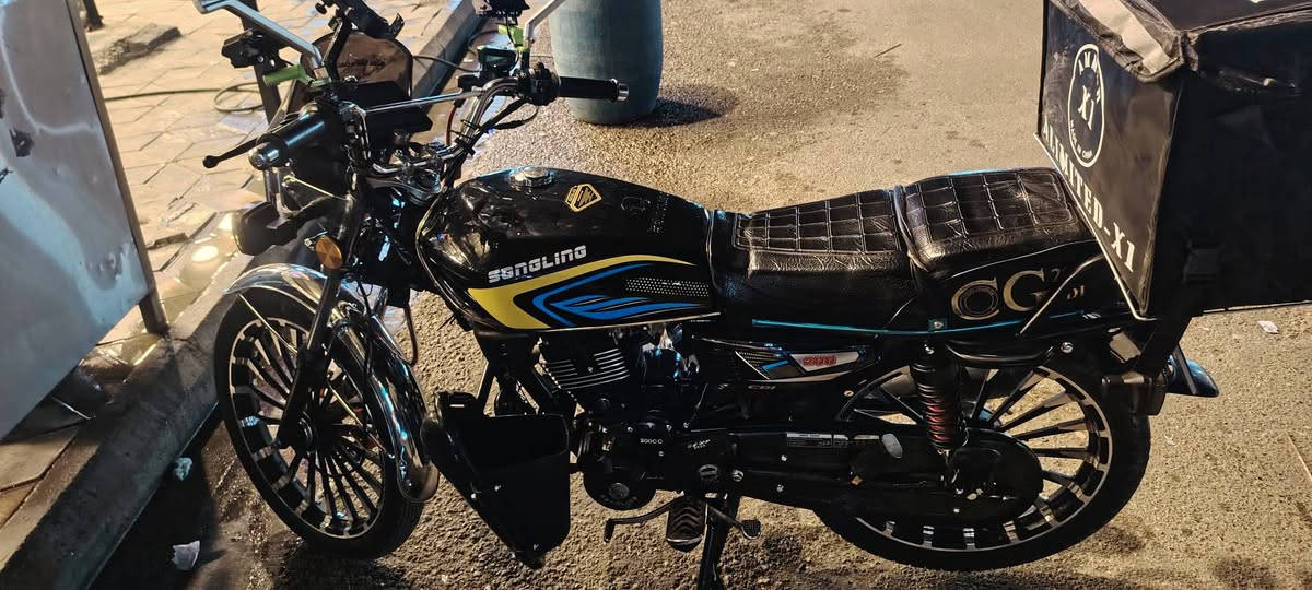 السلام عليكم دراجه لبيع سيفان سونك دراجه نظيفه أمانته الله سعره 850 مكاني بغداد هذا رقمي ***********
