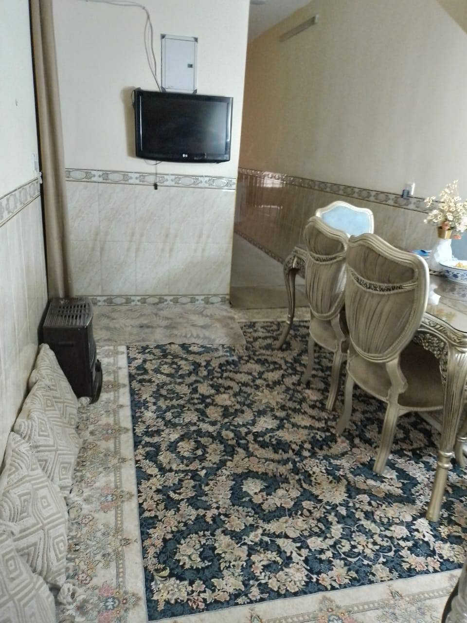 مشتمل جديد مساحتة 112 متر
الوجه 5 و النزال 22 
مدخلين 
يحتوي على استقبال و صالة مطبخ و 5 غرف نوم و خدمات 
عنوان المشتمل التجار شارع الأسواق خلف مطعم ميامي 

السعر 310 و بي مجال

📍عنوان مكتب الفرات للعقار حي اور شارع نادي النفط اخر استدارة قبل فلكة صباح الخياط 
📞 عباس العقابي ***********
