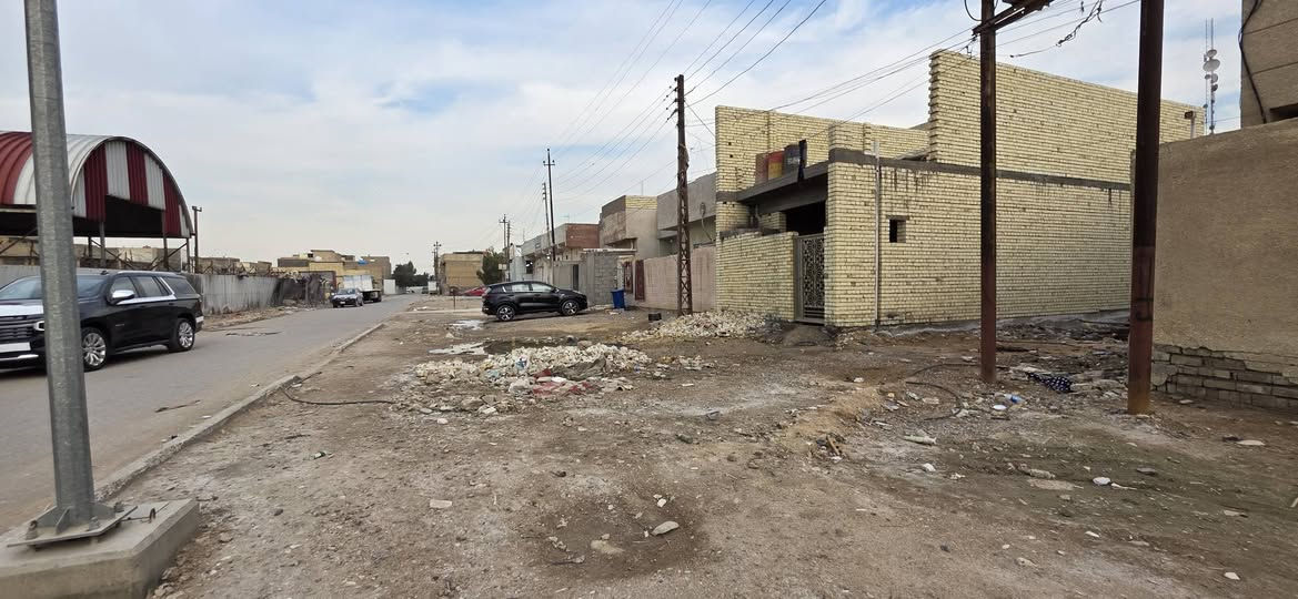 سلام عليكم مرخصةمديرالاكروب المحترم قطعه زراعي ٨٠  متر  شارع عريض ١١ موقع مرتب كماليه حي السلام شارع المستشفى خدمات كامله فول بصف المستشفى اول فرع سعر مناسب ومستعجل اتصل ***********
