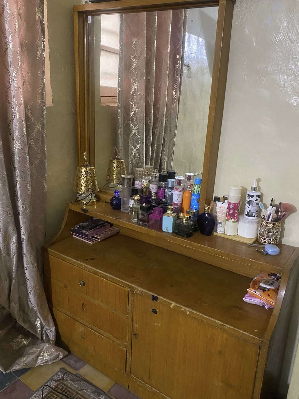 غراض للبيع كنتور ميز تواليت
جزامه 
ستاند ملابس  المكان بغداد


**إذا كنت صاحب هذا الإعلان وتريد حذفه لأي سبب، رجاءا أرسل رسالة إلى الدعم الفني**