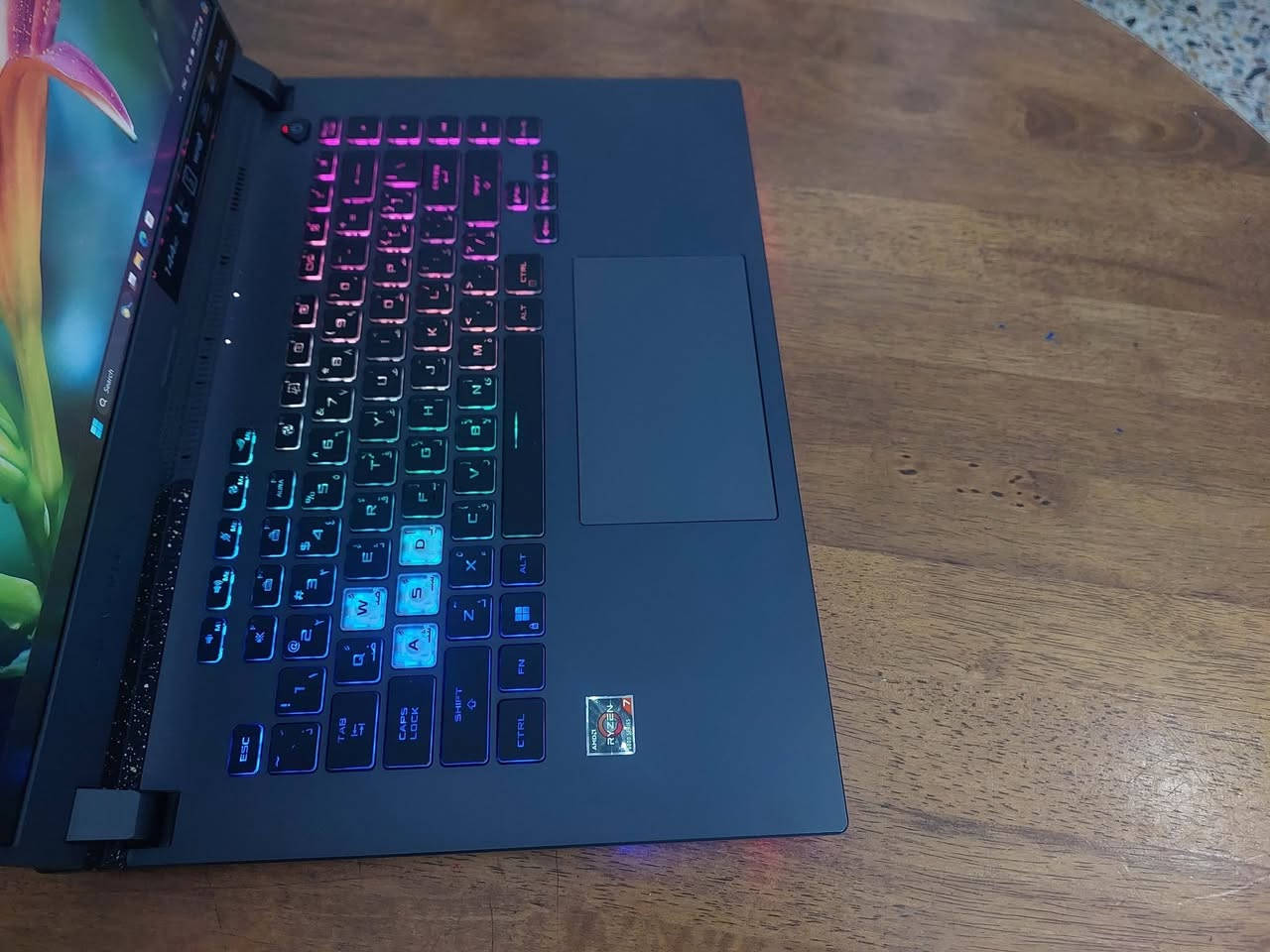السلام عليكم..لابتوب الالعاب والبرامج الهندسية القوية والمونتاج والتصميم من ASUS ROG ....رام  بحجم 16 كيكا نوع DDR5 ...كرت شاشة  خارجي منفصل من نيفيدا RTX3050 ..معالج قوي جدا  فئة H ( من اقوى فئات المعالجات)  RYZEN 7   6800H اقوى  من الكور اي 7  جيل 12 ...هارد سريع جدا نوع SSD NVME حجم 512 كيكا..شاشة حجم 15.6 بتردد 144 هرتز الوان حقيقية ...كيبورد RGB وانارة محيطية تكدر تتحكم بيها ..اللابتوب شحنه ممتاز وافضل واغلى فئة بماركة اسوز وكارتونتة وكل ملحقاته ويا...السعر 650 $  للاستفسار الاتصال *********** (واتس ) او*********** بغداد, العراق
