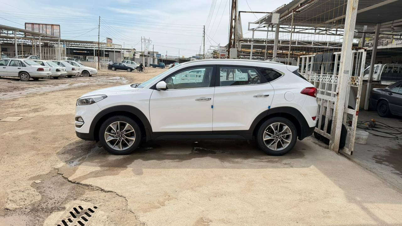 السلام عليكم للبيع او مراوس حسب القناعه
توسان 2018 خليجي محرك 2000دوش 
كفاله عامه من الصبغ والتبديل والبارد شرط ماشيه 46 الف حقيقي بعدهه ب فابلون الشركه تراي زيرو رقم بغداد دولي السعر 183 بيهه مجال ***********  مكاني بغداد اليوسفيه
