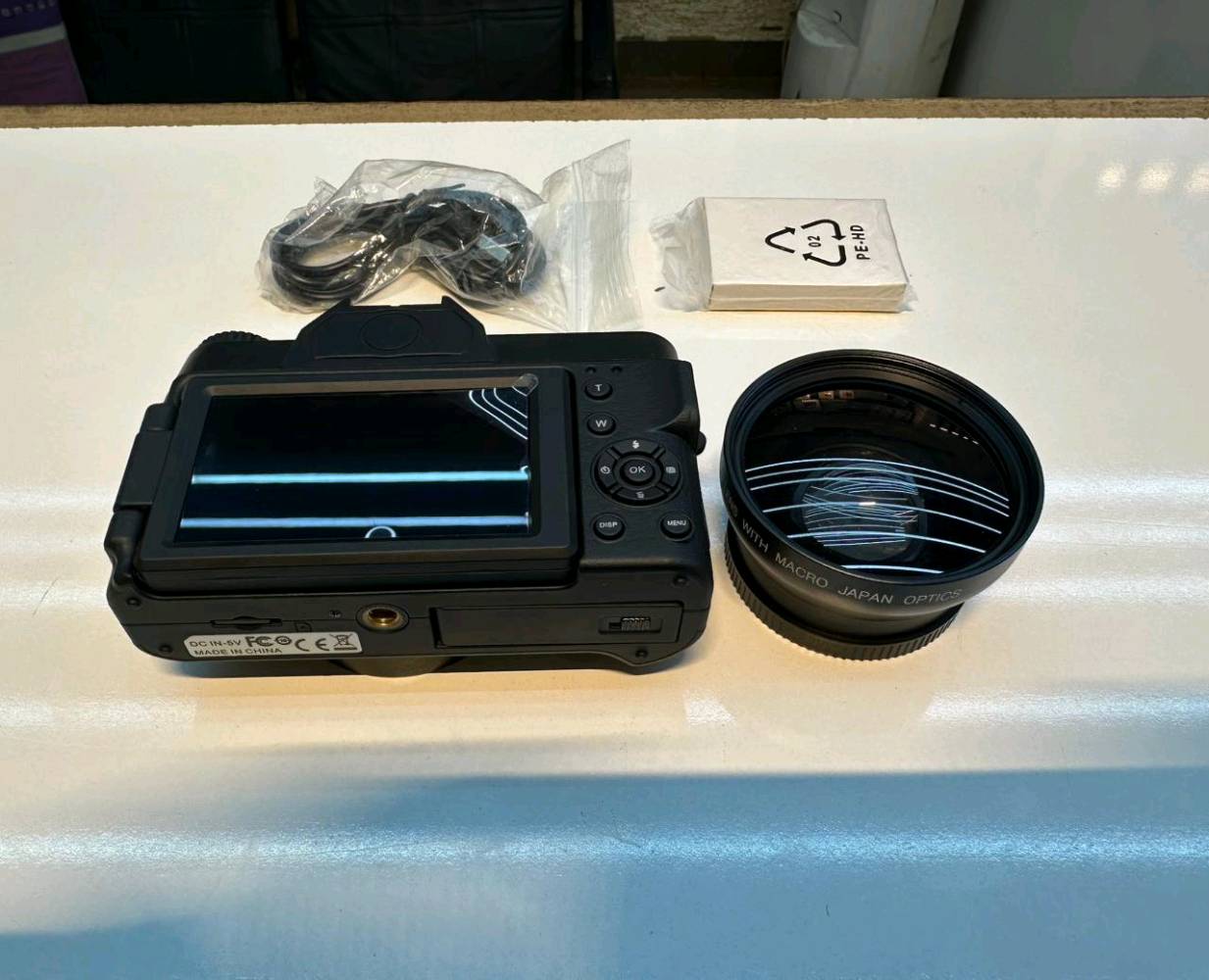 كامره4k تصوير صور و مقاطع 
مع عدسه و ثنين بطاريات
مع كيبل تابسي مال كامره 
ما عده رام
السعر 40وبيها مجال تواصل عله الرقم وتدلل اكتروني