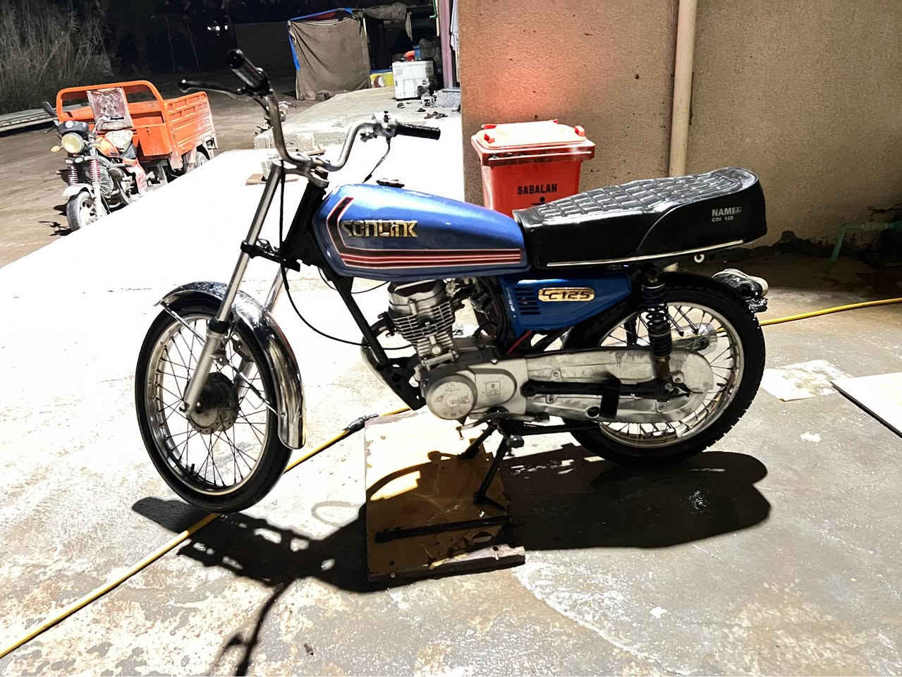 سلام و عليكم دراجه نامه البيع دوات مكفوله من لبوكا 
نضيفا محرك ما مفتوح دراجه حلوا دكت هندر و كاعدة 
سعر 375بيه مجال الشراي راسلني هاذ رقم 
ابي واتساب ***********علوان البصره ابو الخصيب البصرة, العراق
