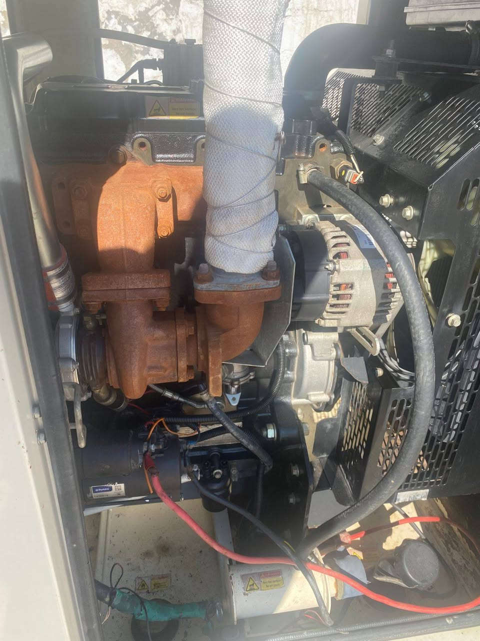 السلام عليكم اخوان عندي مولد بيركنز بريطاني اصلي ٤٥ كيفي كاتم مولد اخذتها زيروا من الشركة وع أيدي بدلت شاشة فقط بيها المولد للبيع مامفتوح بيها شي العنوان محافظة ذي قار ***********
