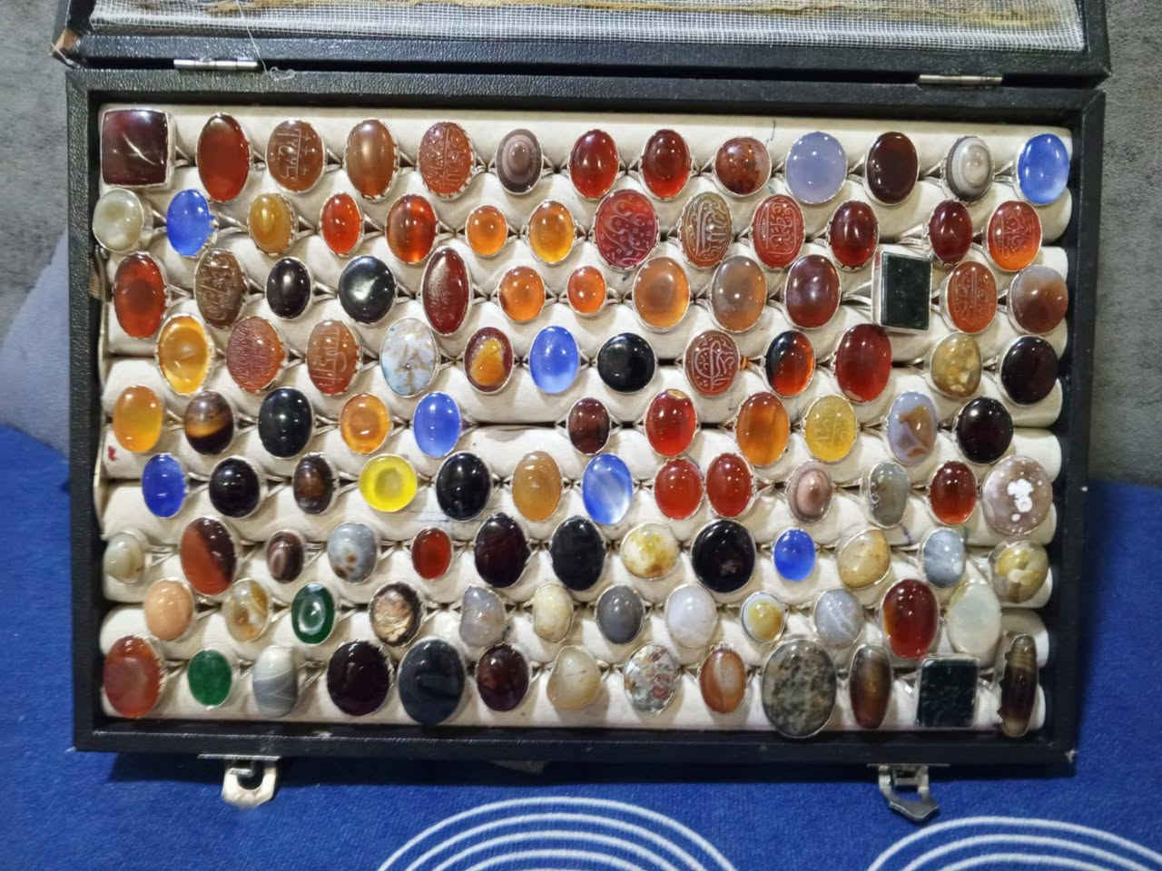 السلام عليكم هذني طبلتين شلع وبسعر مناسب والفضة بيه ذكيل وخفيف
***********واتساب
