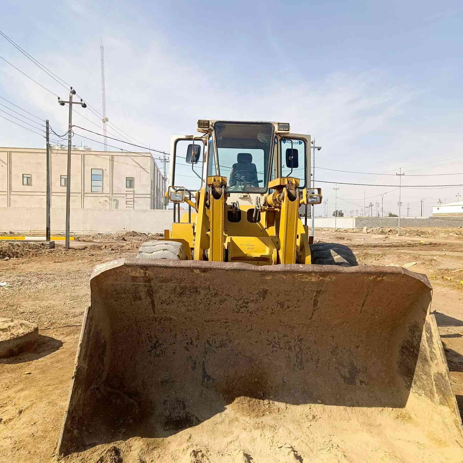 سلام عليكم شفل للبيع داش تو موديل 89 محرك نيسان رقم بصره.    شفل مكفول.رقم هاتف     *********** ،***********
