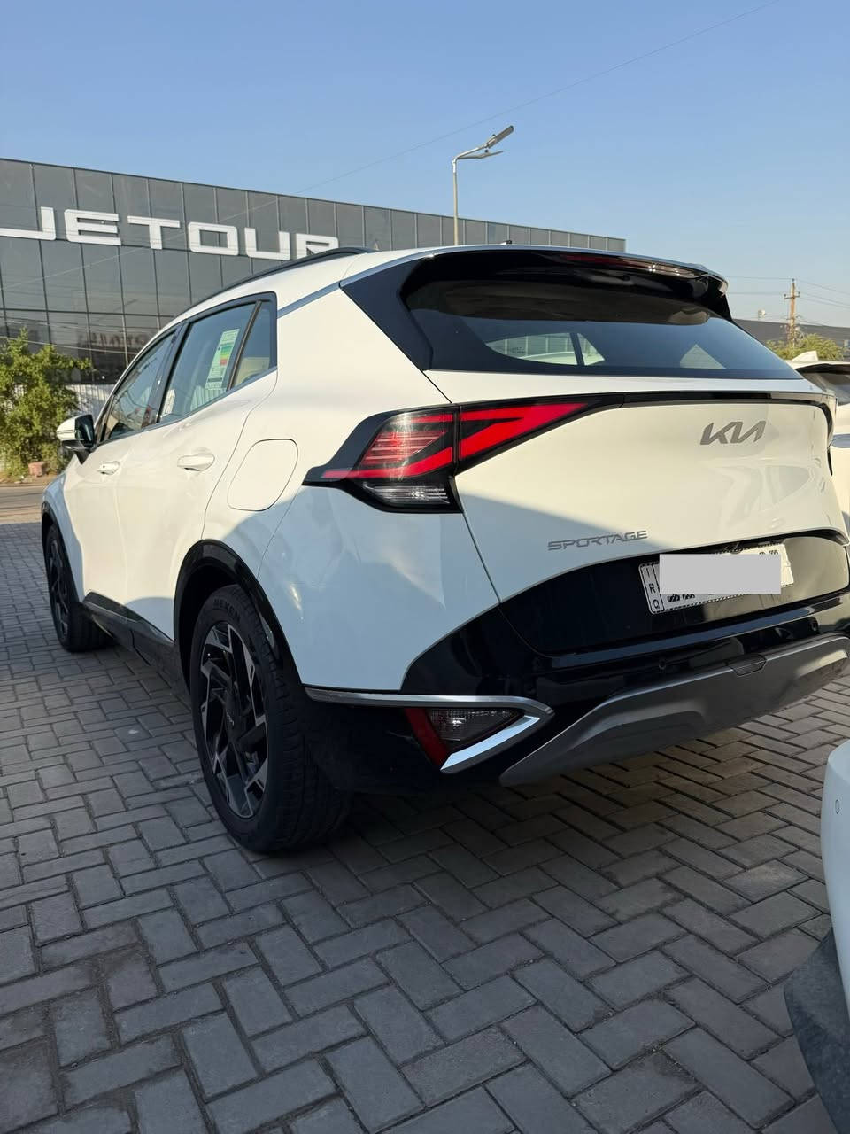 ⸻

السلام عليكم ورحمة الله وبركاته

🚘 للبيع كيا سبورتج خليجي 2023

📍 رقم بغداد الجديد – السيارة باسمي
📍 المسافة المقطوعة: 50 ألف كم

المواصفات:
✅ سقف بانوراما
✅ بصمة تشغيل وبصمة أبواب
✅ تشغيل عن بُعد
✅ شاشة Apple CarPlay
✅ كاميرا خلفية
✅ كشنات كهربائية مع تدفئة
✅ تبريد قطعتين
✅ رادار جانبي
✅ حساسات أمامية وخلفية
✅ هند بريك إلكتروني (بصمة)
✅ ويل  قياس 19 إنج

ملاحظة:
🔹 السيارة بيها صبغ داير جاملغ خلفي.

💰 السعر المطلوب: ,18.800 دولار

📞 للاستفسار: ***********

📍 العنوان: بغداد – معارض النهضة

حارث للسيارات 🚗
