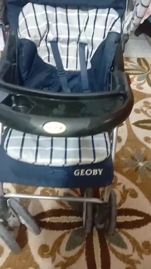 سلام عليكم عربانة مال اطفال مستعملة قليل السعر 75 وبيهة  مجال ***********
