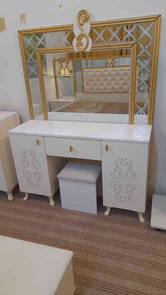 غرفت نوم تركي مستعمل تنباع كامله ب ٤٠٠ الف وتنباع قطع الي محتاج قطعه مثل ميز او جربايه ينباعن بوحدهن 
للستفسار *********** عنوان الزبير الزبير
