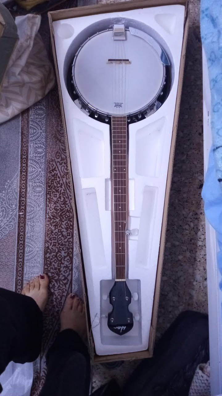 أدوات موسيقى للبيع للتواصل ***********
