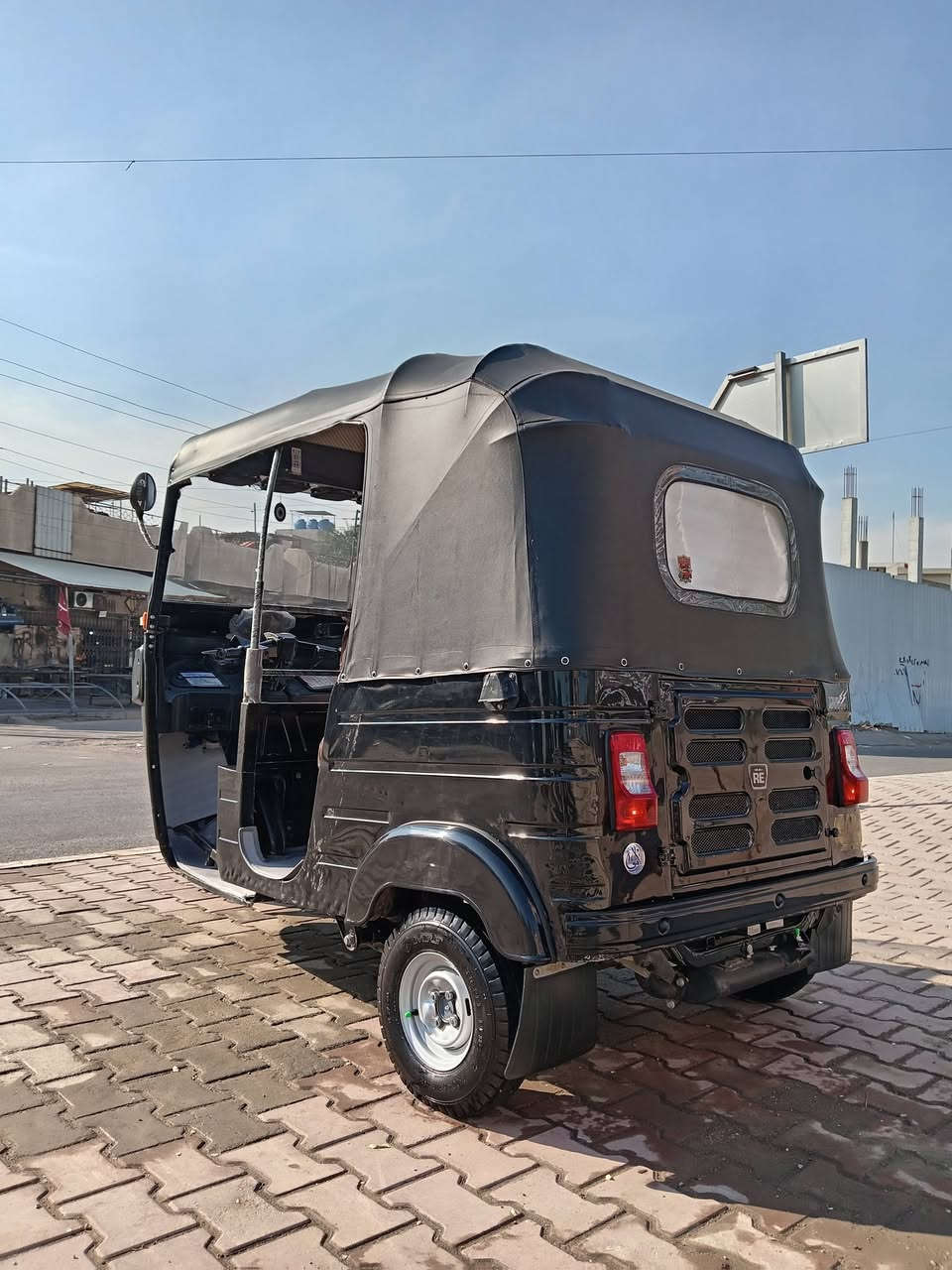 السلام عليكم تكتك للبيع  رقم سنويه بغداد بوكاني بغداد البياع تقاطع درويش الشراي يتصل بهذا الرقم ***********
