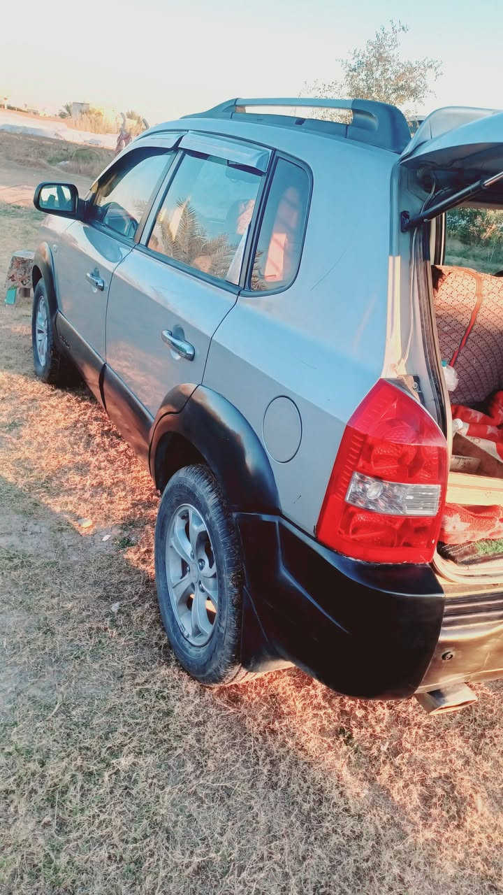 توسان خليجي
2009 سياره جاهز كير محرك كل جديد 
سياره بيه قطعتين جاملق جهة سايق كلير 
وجنطعه مصبوغه  وبيه سونار 
سياره حلو ونضيفه 
مكان سياره بابل جبله 
رقم بغداد بسمي سياره
115وبيه مجال ***********
