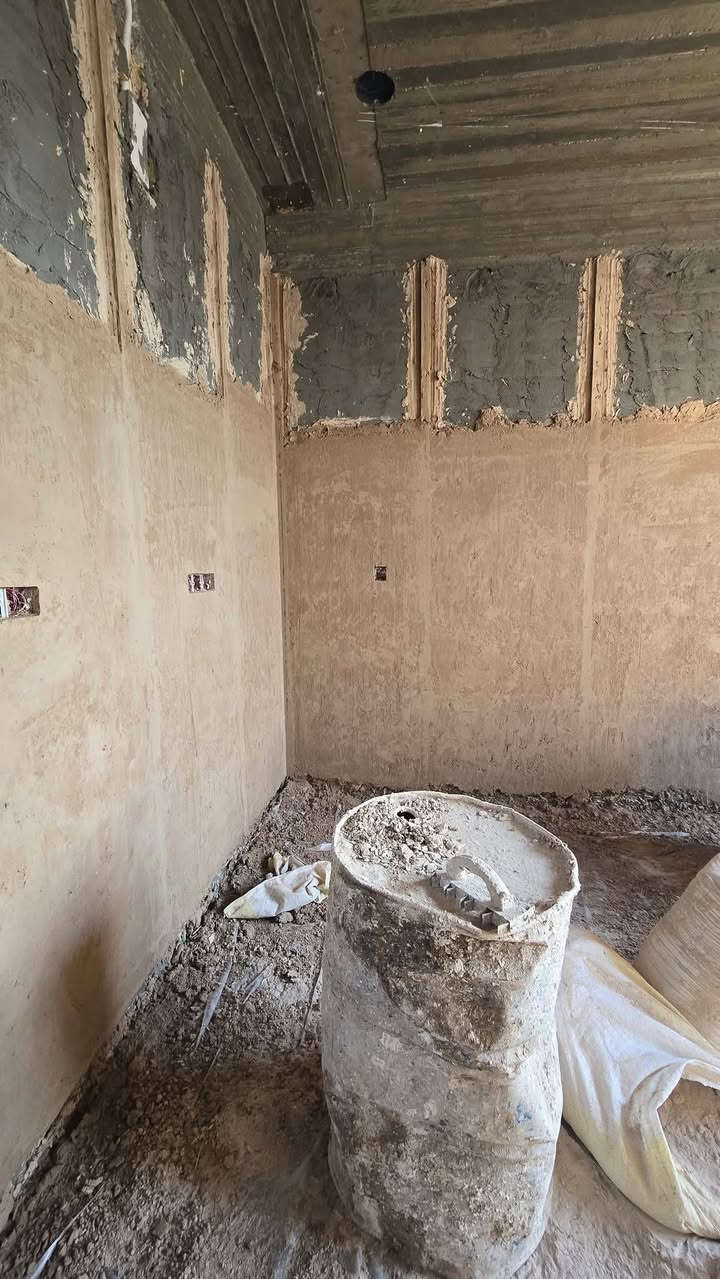 متفرغ حاليا
خلفه لبخ سمنت رقمي ***********
شغل درجة اوالى واستلام هندسي 
مكاني كربلاء الحر الجماليه 
فقط لااماكن القريبه شغلي لبخ سمنت نثر تقطيع اجراره لط وليريد جص هم نشتغل والله العظيم شغل هندسي
رحمه لهلكم بس المكانه القريب عليه يتصل لئن مكان بعيد مانكدر نطلع
