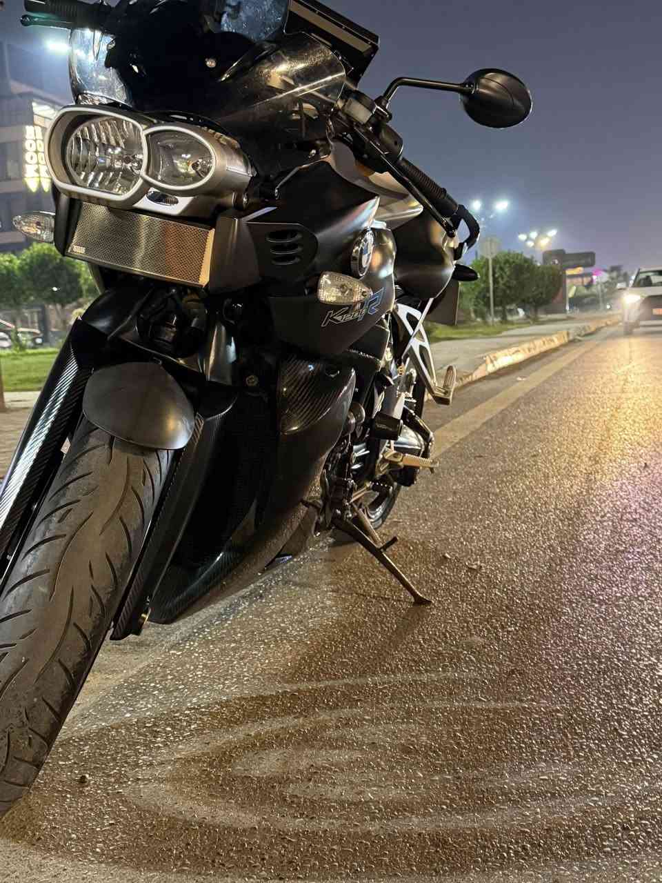 Bmwk1200r 2005 وارد ياباني الدراجة كفالة عامة بيهة حاضنة و واقية طين و واقية مكينة
كاربوت فايبر حقيقي ماشي ٦٠الف و بيهة شاشة GPS carpuride اصليه ٢٧٠دولار 

و بيهة نظام تعليق ohlins سويدي 

الدراجة بحالة الوكالة و دهن امانة الله بس موتل و سعرهة مناسب ***********
