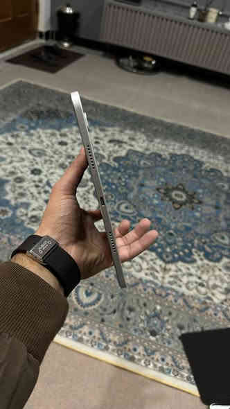 السلام عليكم 
ايباد 11 برو الجيل الرابع M2 ذاكرة 256 اصدار 2023 
البطارية 90 النظافة 💯 شخط واحد ما بي جداً محافظ علية ومستخدم للدراسة فقط غراضة كلها كاملة مكاني بغداد شارع فلسطين للتواصل ***********
