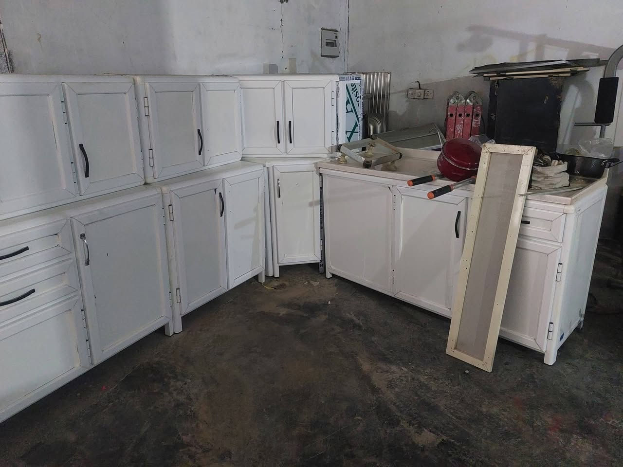 لەتەکیە،***********
