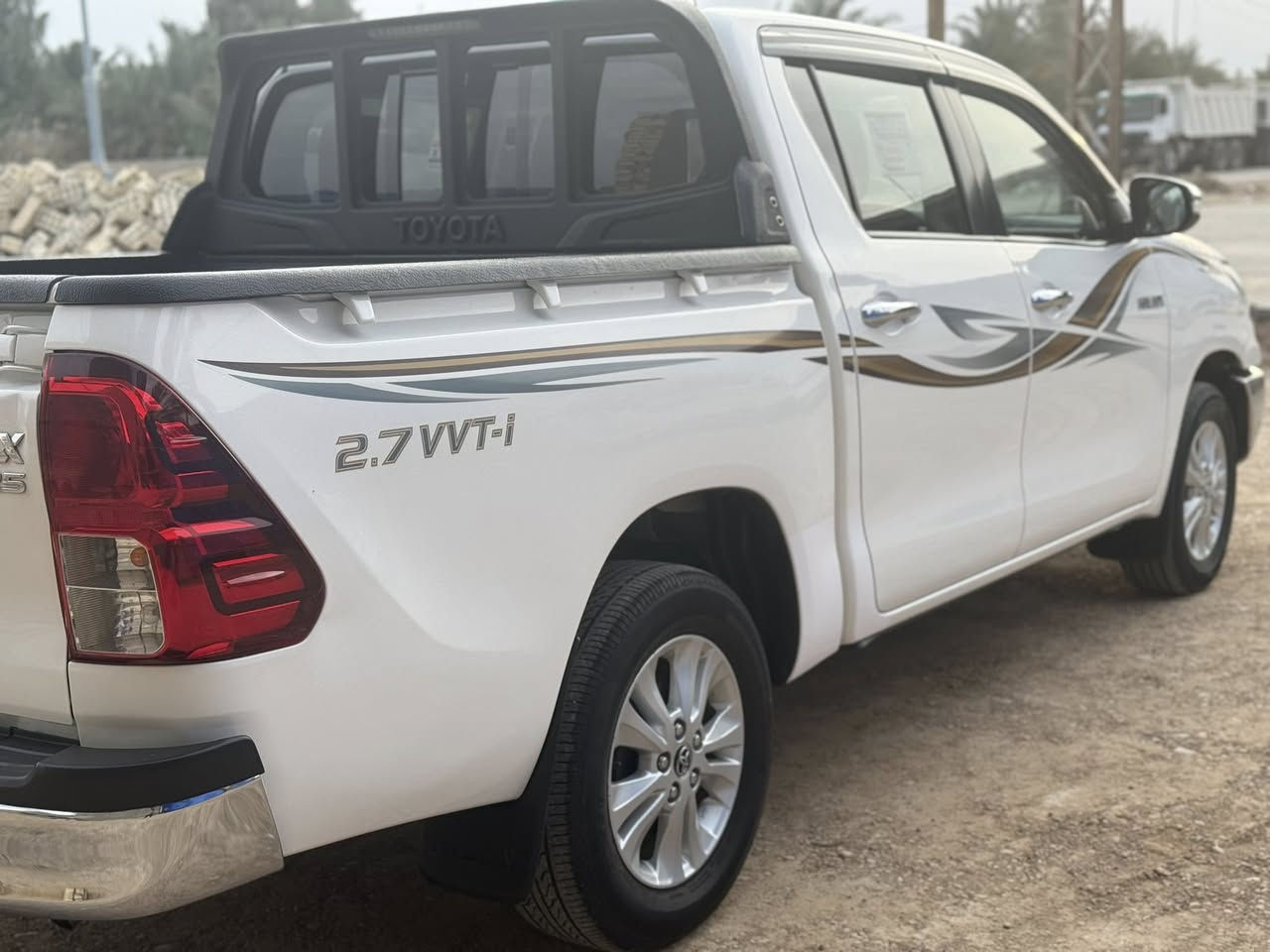 السلام عليكم بيك أب هايلوكس موديل 2017 مكفولة كفالة عامه كويتي باب اول مطلعها زيرو ع ايدي من مديلها فابلون الشركة قمارة وبنيد ماشيه 100 رقم واسط للاستفسار ***********
