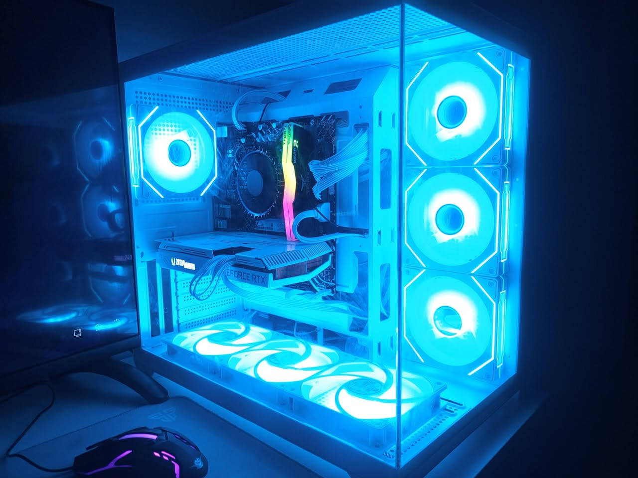 تجميعة جديدة، فول نظافة، سعرها مليون و135، قفل
كرت الشاشة : RTX 3060 12G Zotac gaming 

المعالج : CORE i5 12400f جديد

المذبورد : asus h610 m-k جديدة

الرامات : تي فورس 16g rgb 3200، سرعتها 16cl جديدة

التخزين : m.2 واحد تيرا بايت nvme من ليكسر جديد

البور سبلاي : واط gold 850 فور مودرلر من Segotep جديد ( بوقتها ما لگيت هيج بور بهيج مواصفات بواطية اقل، فجبت هذا، بس هذا هم زين تكدر تشد عليه كروت عليا بدون ما تطور بور او شي)

الكيس : حوض ابيض، ومراوح rgb سبعة و وياه هاب كلشي جديد

سعرها مليون و135 والسعر قفل مابيه مجال تجميع من الصفر وقطعة قطعة والتجميعة جديدة كل القطع بالكراتين والوصولات هم اذا تريد، إلا الكرت الوحيد المستعمل واستخدامه بالفول مارك موجود كدامكم، وكلها بيضة عدا الرامات 

 رقمي للتواصل: ***********، او راسلوني خاص

توصيل متوفر لكل المحافظات
