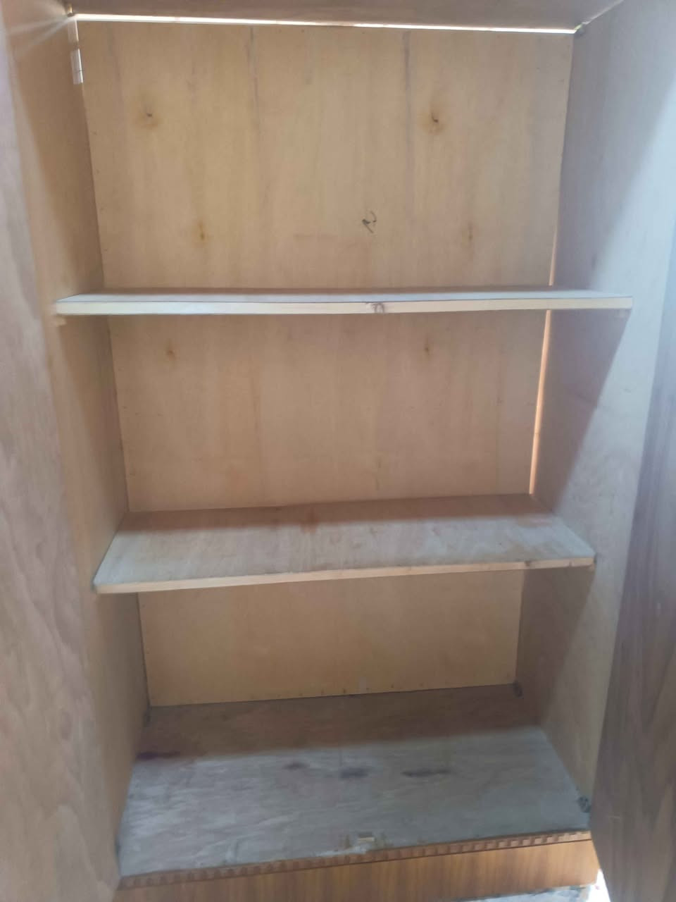 غرفه خمس أبواب مستعمله قنصور ارتفاع ٢١٠ ظهر جمبر السعر٤٠٠ العنوان حي تسعين نهاية حي صدام *********** موصل, نينوى
