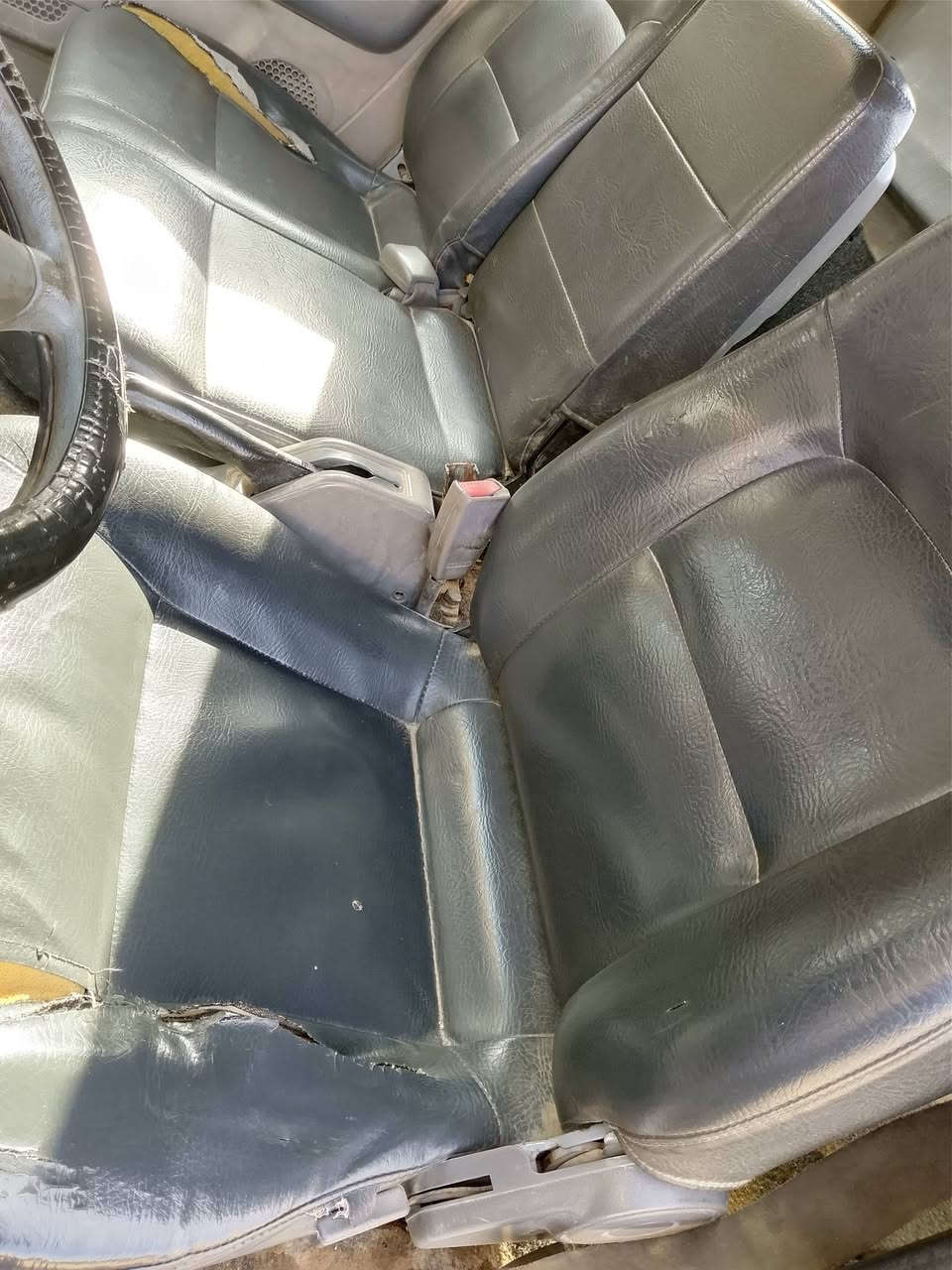 كيا ام عيون للبيع كير محرك اكسل شرط جاهزه ما مسجل السعر 30 وبيها مجال رقم***********
