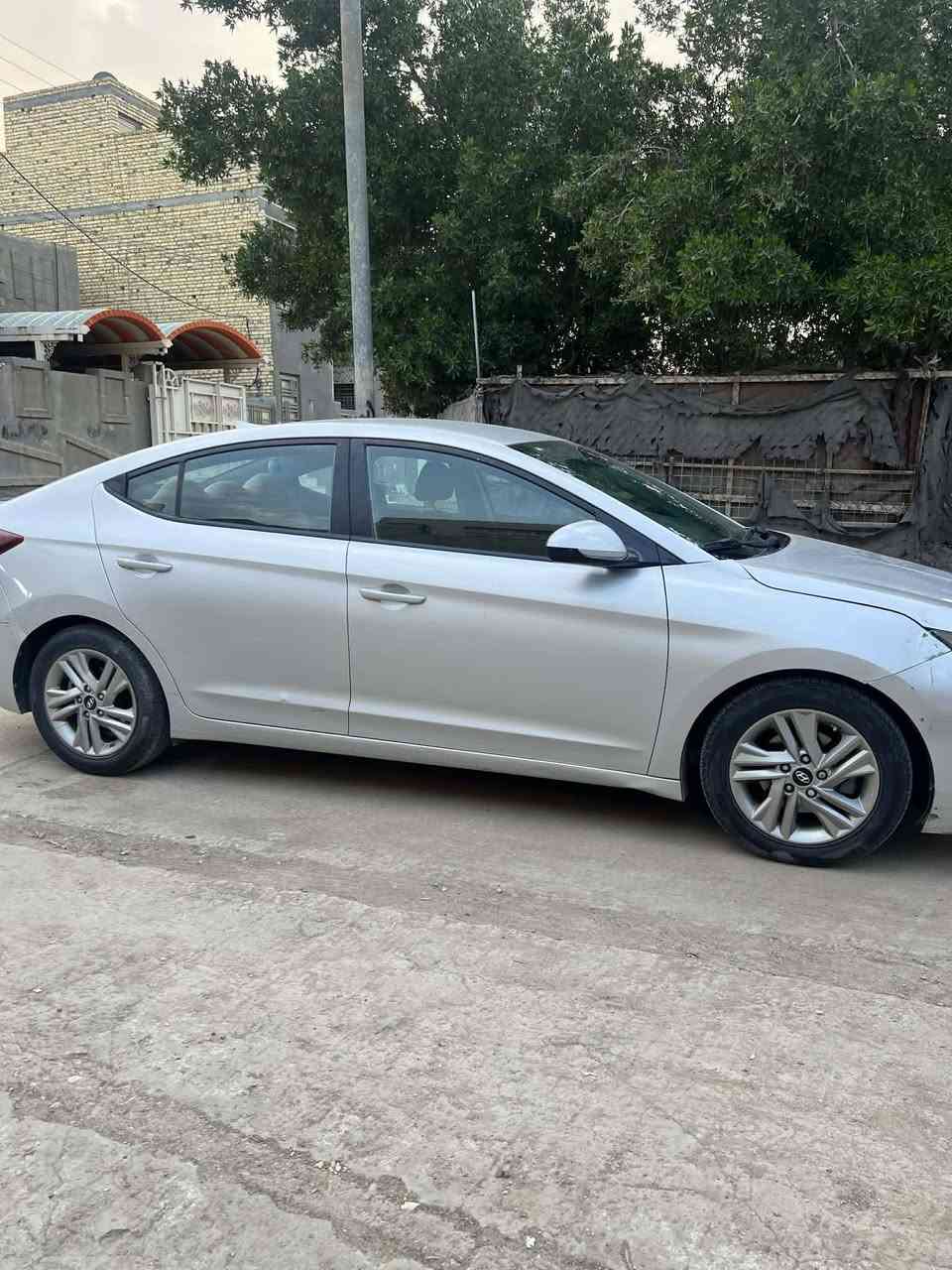 السلام عليكم
النترا 2020 امريكي 
السياره ماشيه 84 الف 
رادر امامي خلفي
رادر التوقف التصادم الامامي
مانع أنزلاق
تحديد المسار
حساس مرايه
تبريد بيانو
كير AT
تايرات باتري جديد حدادية جديده
حجر البيئه موجود قطعتين
رقم الشاصي 5NPD84LF9LH528452
ضربتها بنيد وجاملغ وراجعات نفسهن بدون دواخل مثل ماموضح برقم الشاصي ولاقطعة مبدلة
سعر 126
*********** ناصرية مركز
***********
