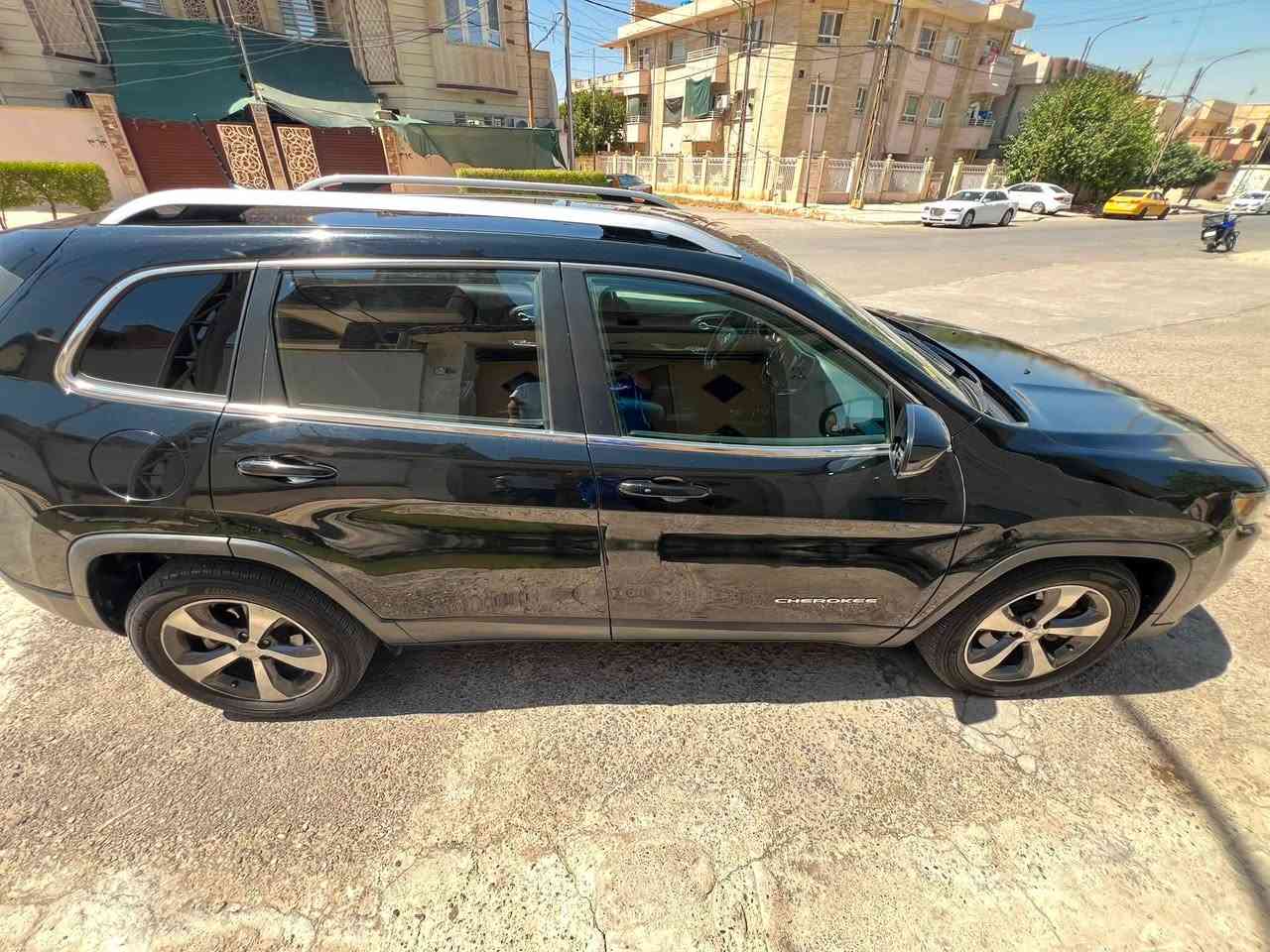 السلام عليكم jeep بزون2019 فول مواصفات بدون فتحه فقط رقم اربيل مسطره كشنات جلد تحكمات استيرن فول كامل السياره  كابون بانزين بيها الالكتروني الجديد غرامات صفر جاهزه السياره من كلشي محرك 2400الضرر فقط تبديل بوند وقليل بارد باب الوره 
السعر(135)للتواصل(***********)
