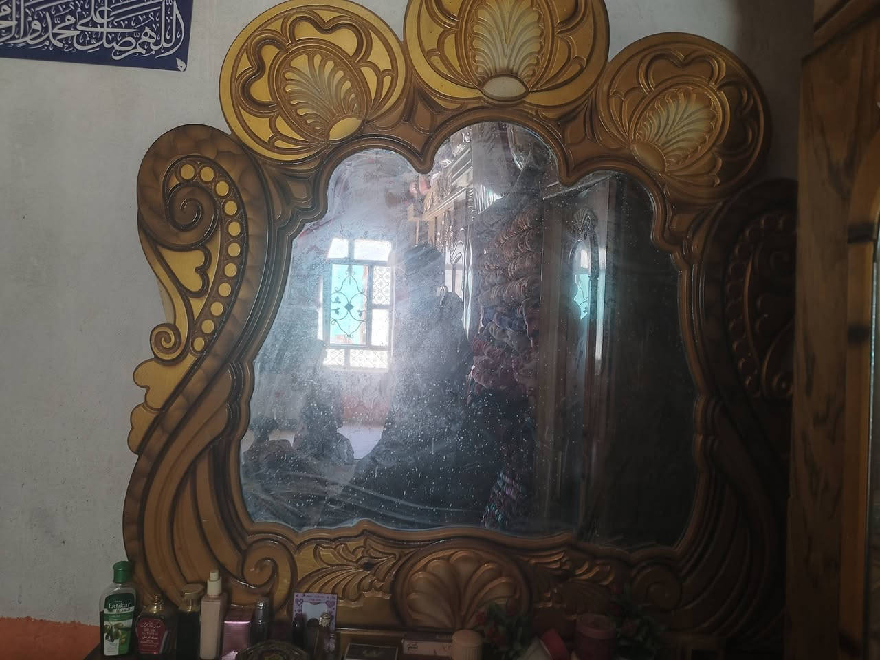 سلام عليكم اللبيع غرفه خشاب مستخدمه شهرين 2 سعر 750التصال ***********

