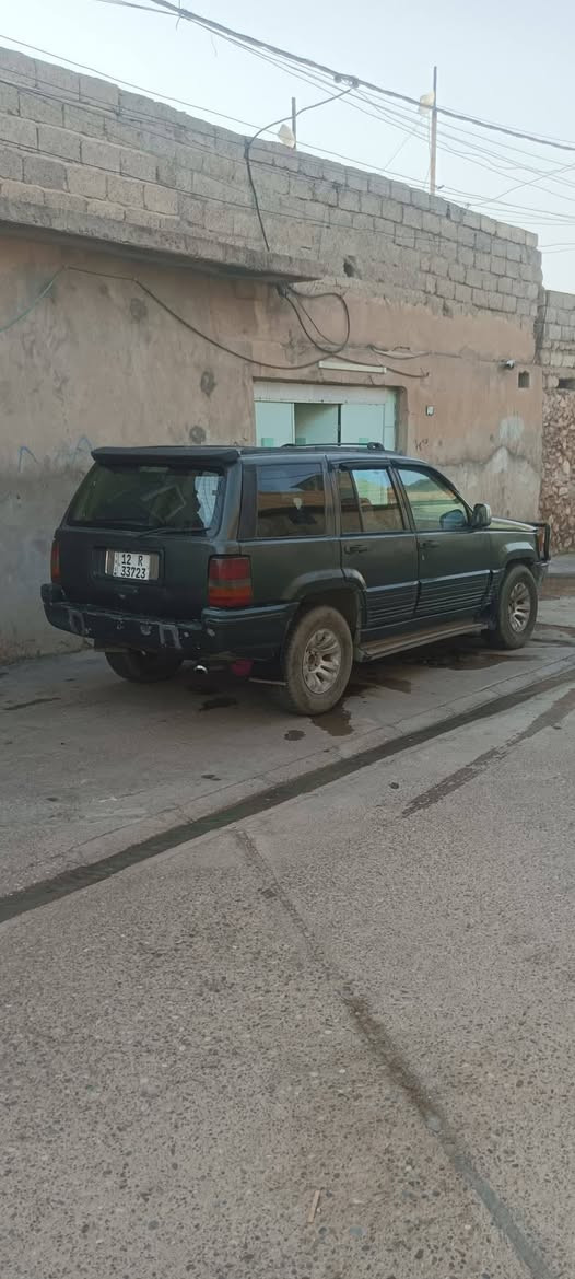 جيب شيروكي موديل 1995 محرك كيا كاز قبق اسود  كيرعادي  قفل مركزي شاش ///محرك استندار مصبوغ عام السعر 38//// رقم الموبيل ***********
