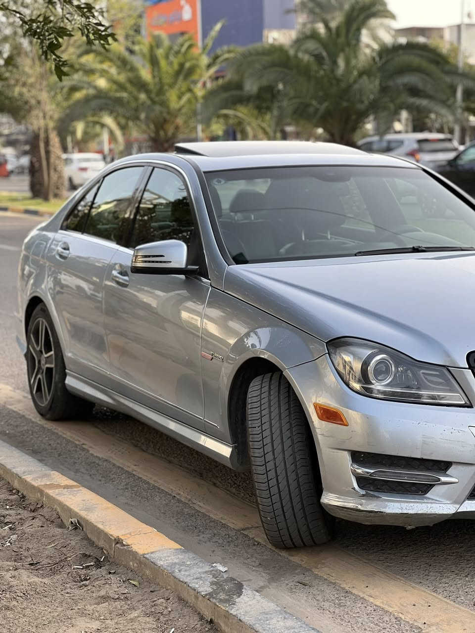 السلام عليكم
للبيع فقط

مارسدس C250 2013 
رقم بغداد بأسمي
محرك 1800 توربو 
السيارة صاروخ واقتصادية
ماشية 163 كيلو
حادث جاملغ خلفي بدون ايرباك ( خلف السائق ) 

مواصفات : 
كشنات كهرباء + تدفئة
ميموري كشن سائق
سلايد
لايتات زينون
كاربلي + اندورويد اوتو
حساسات خلفية
لاتيات ترحيب
ستيرن كهرباء ترحيب
وضعيات قيادة سبورت وايكو

السيارة مكفولة كير ومكينة

السعر 13,500 دولار وبيها مجال بسيط

مكان السيارة - بغداد حي الحسين
هاتف *********** متوفر واتساب
