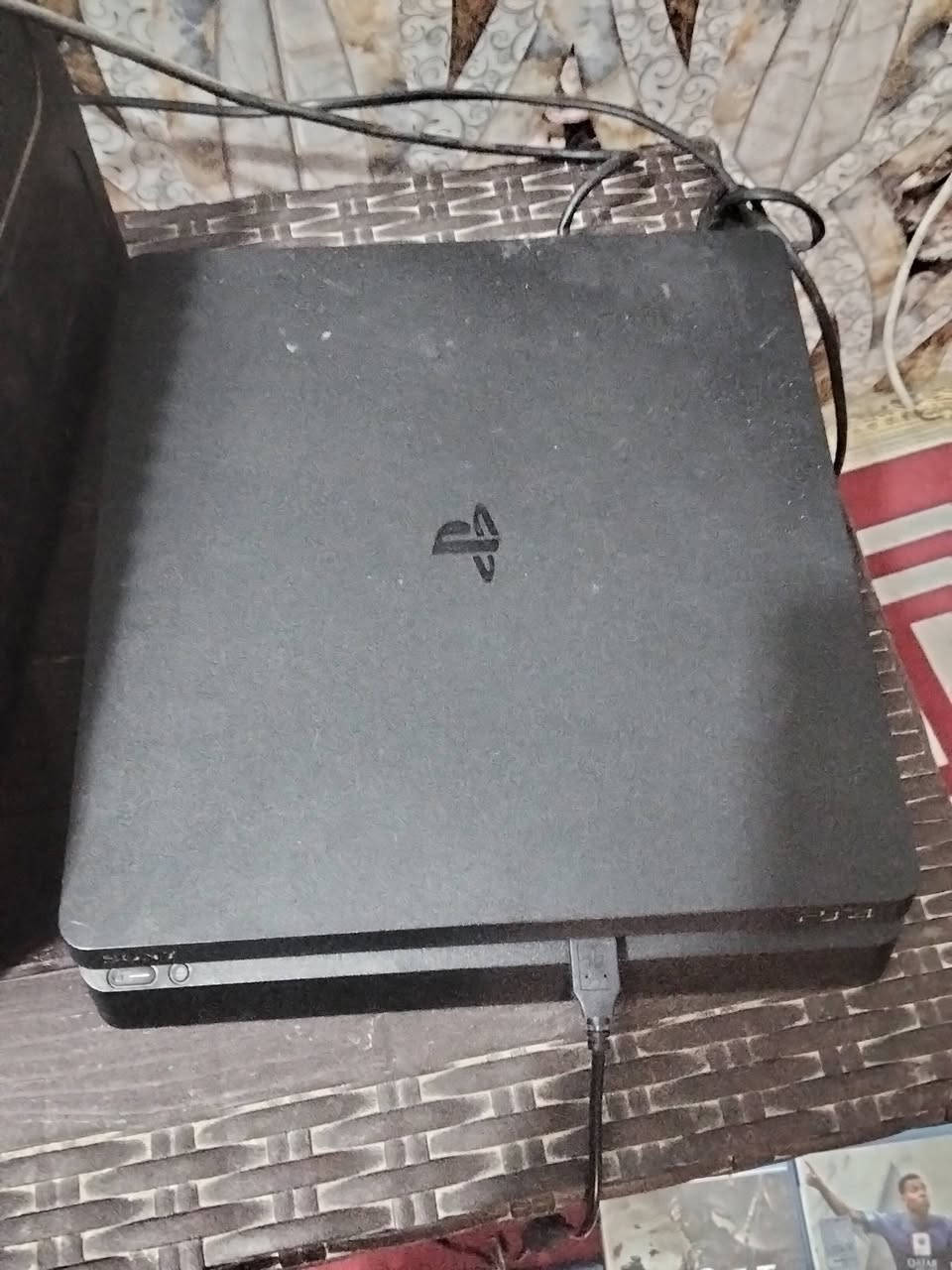 بلي 4 هارد 500 نظام 13.2 مع جوستك اثنين اصلي مع 5 اقراص جهاز سلم مامفتوح السعر 250 بغداد البلديات يوجد توصيل***********
