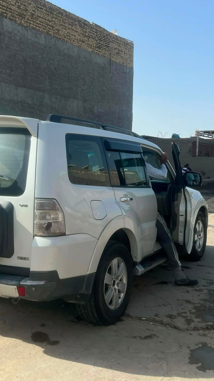 السلام عليكم باجيرو ٢٠٠٨ جاهزة بأسمي ماناقصه برغي مكينه ٦ ٣٠٠٠ رقم بغداد مكانه بابل فول مواصفات دمام فتحة تحكم ستيرن 
باقي التفاصيل خاص او اتصل ***********
السعر ١٢٣ وبيه مجال
